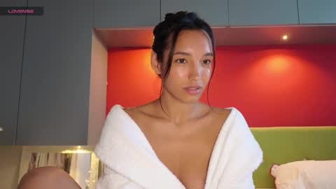 tia_j online show from September 2025 05:53:02 AM