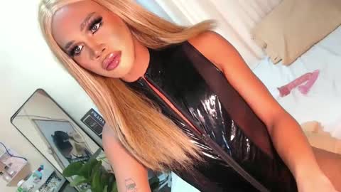 Snapshot of tiara_perezx chatting on December 2024 07:48:01 AM Sam online show from December 2024 07:48:01 AM