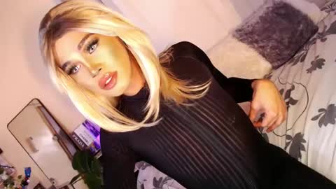 Snapshot of tiara_perezx chatting on February 2025 03:01:02 AM Sam online show from February 2025 03:01:02 AM