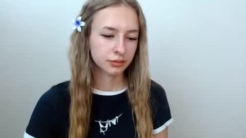 Snapshot of tiarasmile chatting on June 2026 12:06:01 PM Tiara online show from June 2026 12:06:01 PM