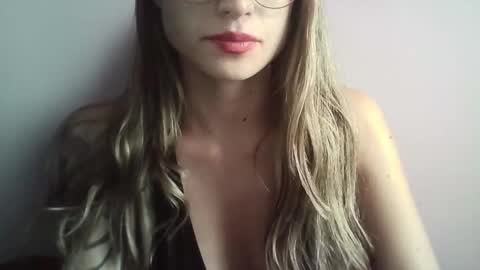 Snapshot of tifanny_a chatting on September 2025 10:32:01 PM Tifanny online show from September 2025 10:32:01 PM