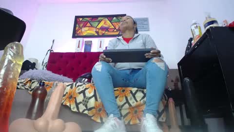 Tifanny Nails  online show from September 2025 12:05:01 PM