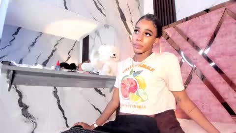 Tifanny online show from February 2026 06:57:02 PM