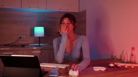 Snapshot of tiffantasy chatting on September 2025 05:40:02 PM Im here on Fridays Saturdays Sundays  online show from September 2025 05:40:02 PM