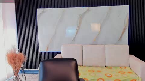 tiffanyhoustton online show from April 2026 01:03:01 PM