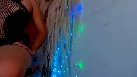 tiffanyy_deluxe online show from December 2025 02:00:02 PM