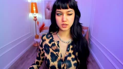 tiffanyyoun online show from April 2026 12:16:02 PM