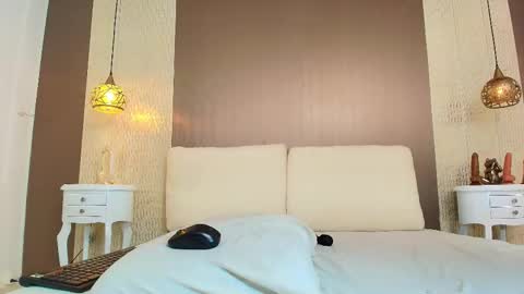 T I F F A N Y online show from November 2025 07:58:01 PM