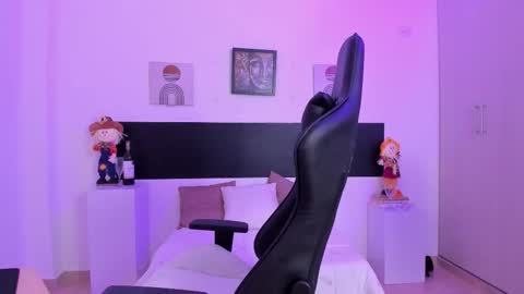 Tiny  online show from November 2025 12:06:01 PM