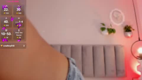 Snapshot of tinacurly chatting on June 2026 09:06:01 PM Tina online show from June 2026 09:06:01 PM