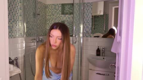 Snapshot of tinapie chatting on June 2026 01:38:02 PM Tina online show from June 2026 01:38:02 PM