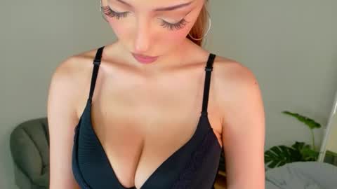 Snapshot of tinapie chatting on July 2026 02:13:01 PM Tina online show from July 2026 02:13:01 PM