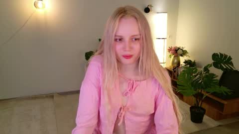 Snapshot of tinasiner chatting on April 2026 01:54:02 PM tinasiner online show from April 2026 01:54:02 PM