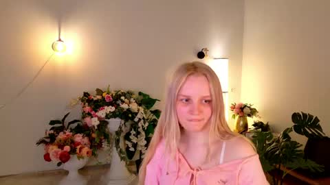 Snapshot of tinasiner chatting on April 2026 06:10:01 PM tinasiner online show from April 2026 06:10:01 PM