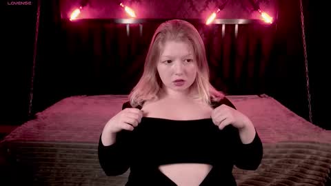 TinkerrBelll online show from October 2025 07:22:02 PM