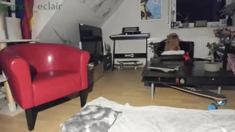 Tiny online show from September 2025 03:34:01 AM