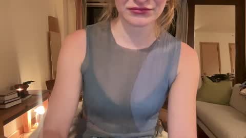 Snapshot of tinycasual chatting on December 2024 01:36:02 AM Tea online show from December 2024 01:36:02 AM