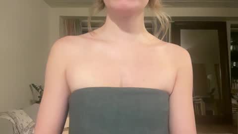 Snapshot of tinycasual chatting on January 2025 03:00:02 AM Tea online show from January 2025 03:00:02 AM