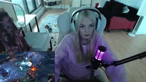 stage Kylie Sinner  brand CLITBAIT online show from January 2025 01:27:01 PM