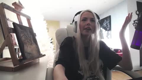 stage Kylie Sinner  brand CLITBAIT online show from February 2026 08:35:01 PM