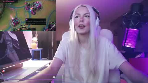 Snapshot of tinykylie chatting on April 2026 12:57:01 AM stage Kylie Sinner brand CLITBAIT online show from April 2026 12:57:01 AM