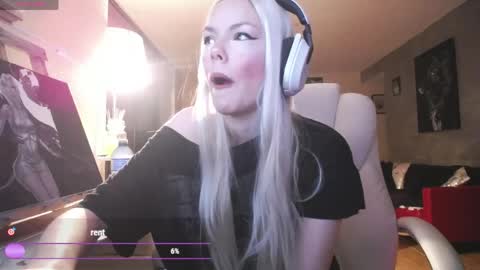 Snapshot of tinykylie chatting on May 2026 08:30:02 AM stage Kylie Sinner brand CLITBAIT online show from May 2026 08:30:02 AM