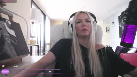 Snapshot of tinykylie chatting on May 2026 08:35:02 PM stage Kylie Sinner brand CLITBAIT online show from May 2026 08:35:02 PM