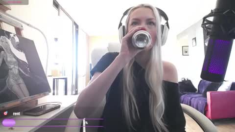 Snapshot of tinykylie chatting on May 2026 08:14:02 PM stage Kylie Sinner brand CLITBAIT online show from May 2026 08:14:02 PM