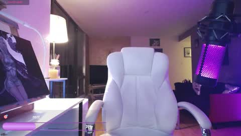 Snapshot of tinykylie chatting on May 2026 08:20:01 AM stage Kylie Sinner brand CLITBAIT online show from May 2026 08:20:01 AM