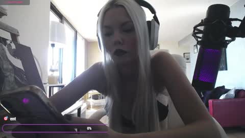 Snapshot of tinykylie chatting on May 2026 07:08:02 PM stage Kylie Sinner brand CLITBAIT online show from May 2026 07:08:02 PM