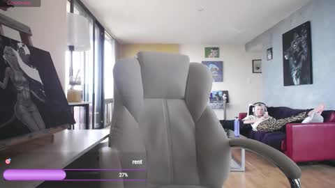 Snapshot of tinykylie chatting on May 2026 02:01:02 PM stage Kylie Sinner brand CLITBAIT online show from May 2026 02:01:02 PM