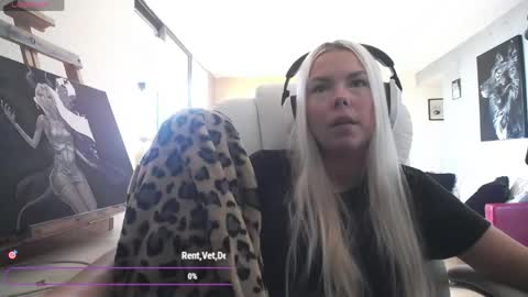 Snapshot of tinykylie chatting on May 2026 07:51:01 PM stage Kylie Sinner brand CLITBAIT online show from May 2026 07:51:01 PM