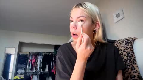 Snapshot of tinykylie chatting on May 2026 02:11:02 PM stage Kylie Sinner brand CLITBAIT online show from May 2026 02:11:02 PM
