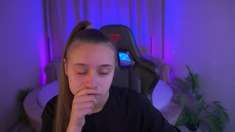 tinynataliee online show from November 2025 07:08:02 AM