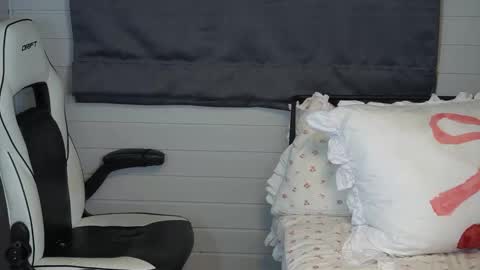 Lili online show from October 2025 07:09:02 PM