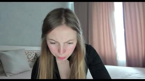 Snapshot of tixxxy chatting on October 2025 09:43:02 AM Maria online show from October 2025 09:43:02 AM