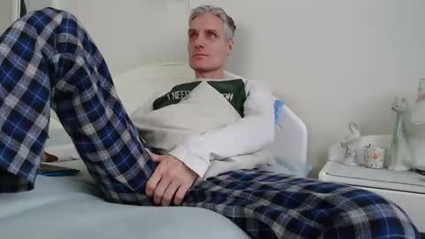 Daniel Bisexual uncut 20cm online show from February 2025 07:36:02 AM