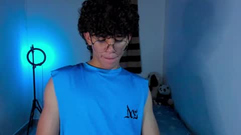 Tom Blue online show from April 2026 02:51:02 AM