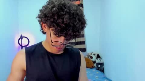 Tom Blue online show from April 2026 07:00:02 PM