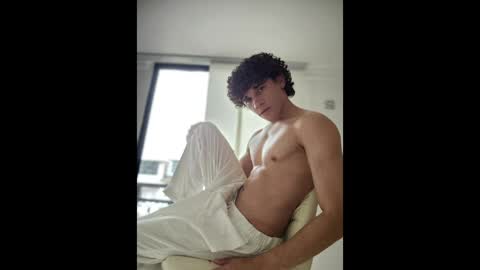 Snapshot of tom_blue10 chatting on May 2026 06:04:02 PM Tom Blue online show from May 2026 06:04:02 PM