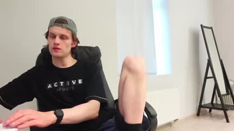 Snapshot of tom_chance chatting on June 2026 03:58:02 AM tom online show from June 2026 03:58:02 AM