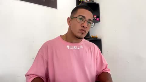 Snapshot of tom_kingfit chatting on February 2025 06:47:02 PM SPORTSFIT29 online show from February 2025 06:47:02 PM