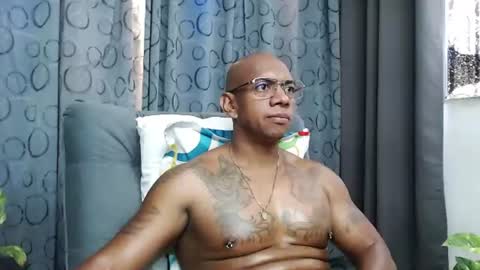 Snapshot of tom_miller chatting on July 2026 07:01:02 PM Tom Miller online show from July 2026 07:01:02 PM