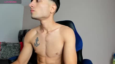 Snapshot of tom_walton chatting on January 2025 05:38:02 PM tom online show from January 2025 05:38:02 PM