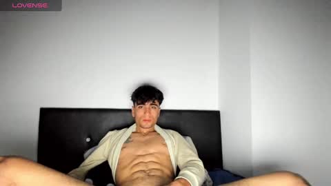 Snapshot of tom_walton chatting on February 2025 07:18:01 AM tom online show from February 2025 07:18:01 AM