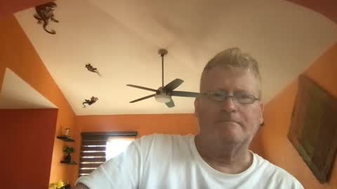 Hola online show from April 2026 03:28:02 PM