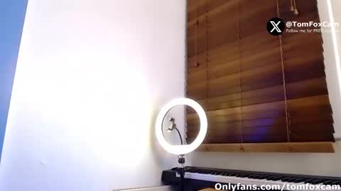 Snapshot of tomfoxcam chatting on October 2025 04:51:02 AM Tom Fox online show from October 2025 04:51:02 AM