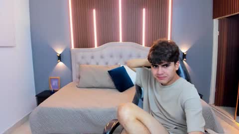 Tommy  online show from November 2025 04:04:01 AM