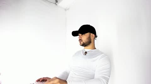 tommy_sccott online show from October 2025 10:32:02 PM