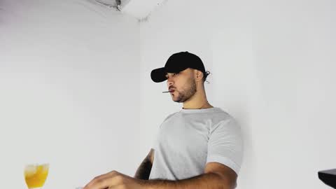 tommy_sccott online show from October 2025 10:54:02 PM